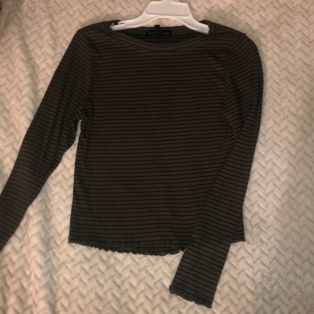 Long striped sleeve shirt